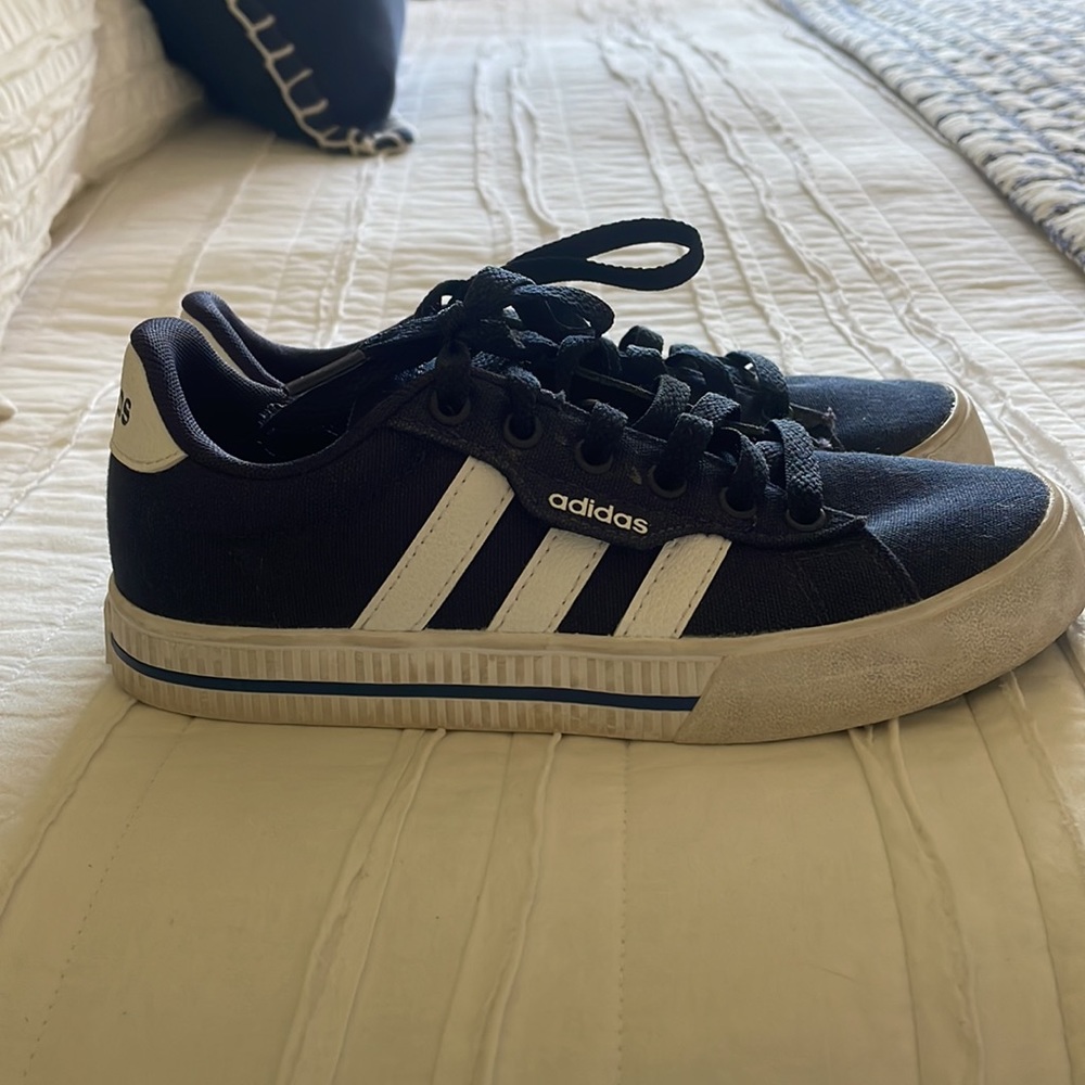 Adidas Youth Size 2 Shoe